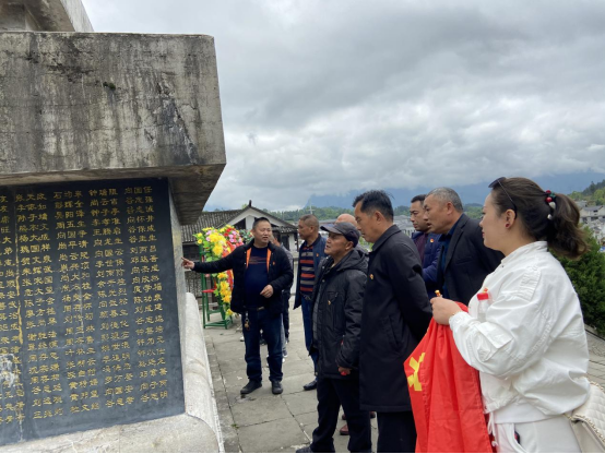 茅坪社區(qū)老年協(xié)會黨支部組織開展“學(xué)史增信 緬懷先輩”主題黨日活動196.png