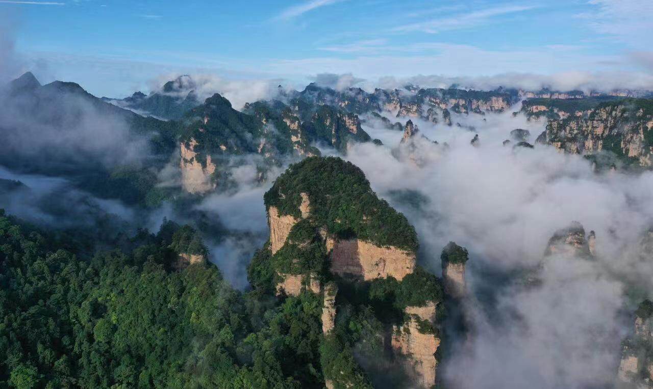 這個秋天，赴一場峰林與云海相擁的浪漫