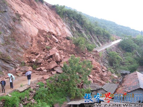 零陽鎮(zhèn)白竹水村發(fā)生滑坡 未造成人員傷亡.jpg